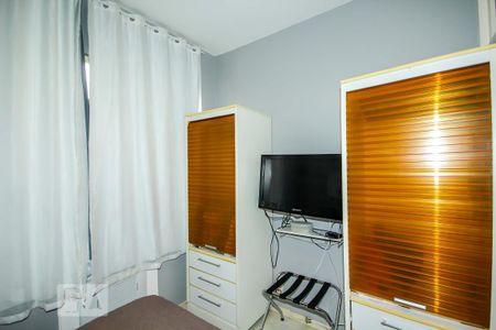 Quarto 1 de apartamento para alugar com 2 quartos, 52m² em Copacabana, Rio de Janeiro