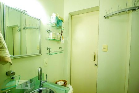 Apartamento para alugar com 52m², 2 quartos e sem vagaBanheiro