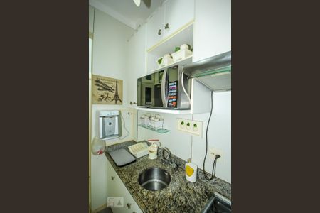 Cozinha de apartamento para alugar com 2 quartos, 52m² em Copacabana, Rio de Janeiro