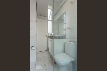 Banheiro de kitnet/studio para alugar com 1 quarto, 43m² em Vila Olímpia, São Paulo