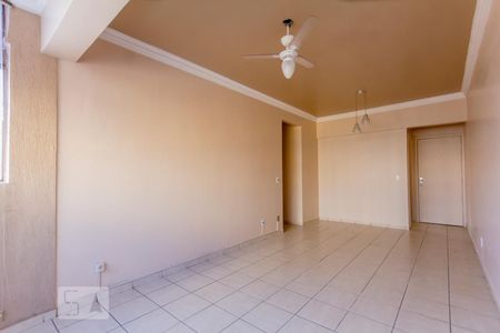 Sala de apartamento para alugar com 3 quartos, 74m² em Setor Bela Vista, Goiânia