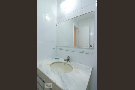 Banheiro de kitnet/studio para alugar com 1 quarto, 47m² em Centro, Campinas