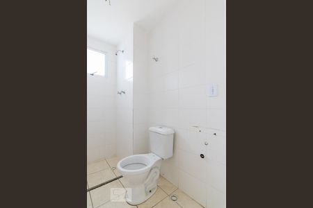 Banheiro de apartamento à venda com 2 quartos, 50m² em Vila Eldízia, Santo André