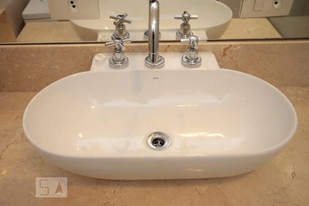 Apartamento para alugar com 96m², 2 quartos e sem vagaBanheiro