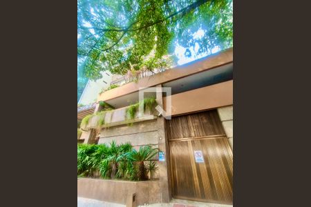 Apartamento à venda com 70m², 1 quarto e 1 vagaFachada com cartaz QA