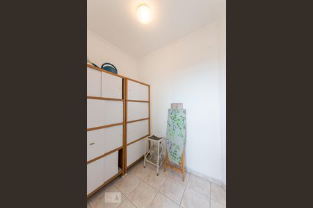Apartamento à venda com 89m², 2 quartos e 4 vagas Apartamento à venda com 89m², 2 quartos e 4 vagasQuarto Serviço