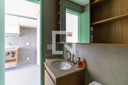 Banheiro de kitnet/studio para alugar com 1 quarto, 32m² em Pinheiros, São Paulo