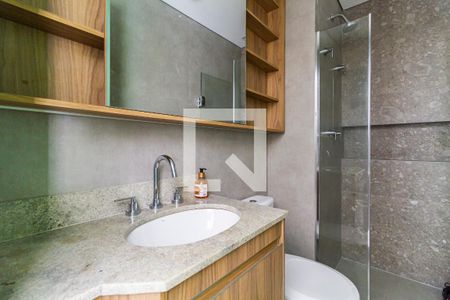 Banheiro de kitnet/studio para alugar com 1 quarto, 32m² em Pinheiros, São Paulo