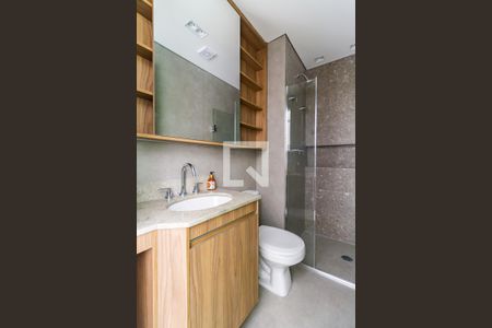 Banheiro de kitnet/studio para alugar com 1 quarto, 32m² em Pinheiros, São Paulo