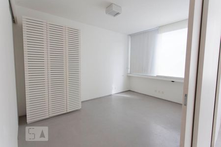 Quarto extra ao lado da sala de estar com porta de correr que permite anexa-lo à sala ou separa-lo  de apartamento para alugar com 3 quartos, 160m² em Lagoa, Rio de Janeiro