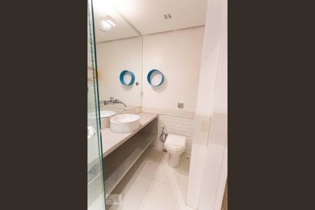 Apartamento para alugar com 160m², 3 quartos e 1 vagaBanheiro da suíte secundária 