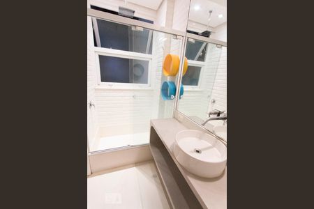 Apartamento para alugar com 160m², 3 quartos e 1 vagaBanheiro da suíte secundária