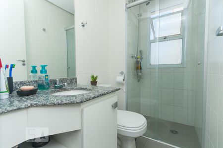 Banheiro de apartamento à venda com 2 quartos, 65m² em Vila Firmiano Pinto, São Paulo