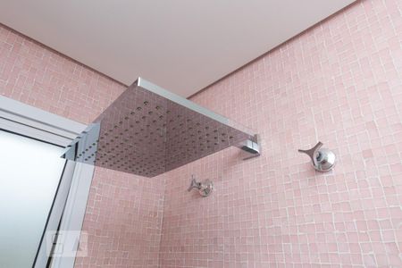 Apartamento para alugar com 108m², 2 quartos e 3 vagasDetalhe do banheiro da suíte 1