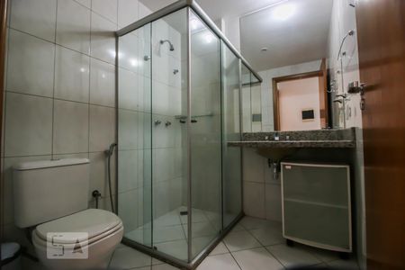 BANHEIRO SOCIAL de apartamento para alugar com 2 quartos, 60m² em Asa Norte, Brasília