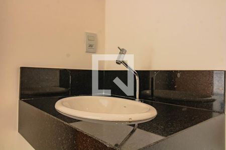 Banheiro de Serviço de apartamento para alugar com 3 quartos, 115m² em Jardim Prudência, São Paulo