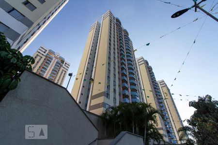 Apartamento para alugar com 67m², 2 quartos e 1 vagaFachada 