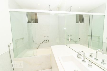 Banheiro Social - 4 de apartamento para alugar com 2 quartos, 81m² em Flamengo, Rio de Janeiro