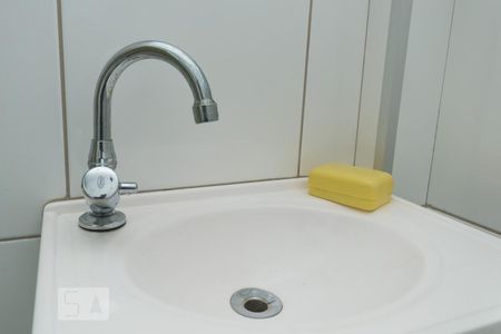 Detalhe do banheiro de kitnet/studio para alugar com 1 quarto, 36m² em Liberdade, São Paulo