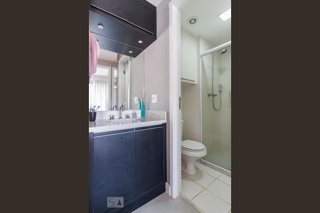 Banheiro de apartamento para alugar com 1 quarto, 42m² em Vila Anglo Brasileira , São Paulo