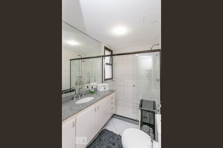 Banheiro de apartamento para alugar com 2 quartos, 105m² em Barra da Tijuca, Rio de Janeiro