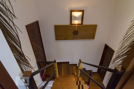 Escada de apartamento para alugar com 1 quarto, 47m² em Lourdes, Belo Horizonte
