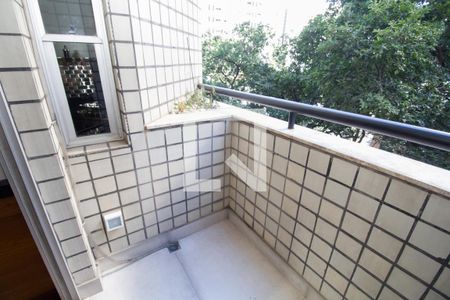 Sacada de apartamento para alugar com 1 quarto, 47m² em Lourdes, Belo Horizonte