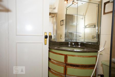 Apartamento à venda com 200m², 4 quartos e 4 vagasBanheiro da Suíte 2