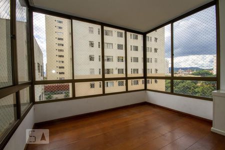 Apartamento à venda com 200m², 4 quartos e 4 vagasSala de TV