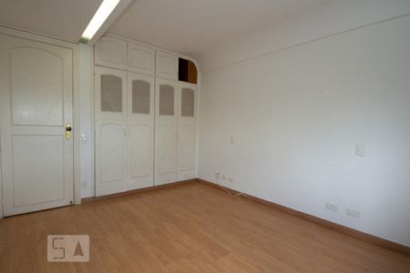 Apartamento à venda com 200m², 4 quartos e 4 vagasSuíte 2
