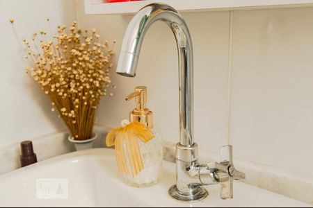 Banheiro de apartamento para alugar com 2 quartos, 43m² em Água Branca, São Paulo