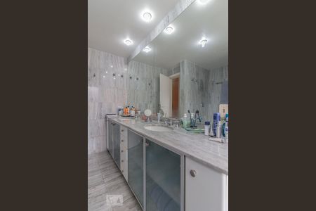 Apartamento à venda com 280m², 4 quartos e 4 vagasSuíte 4