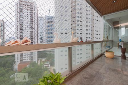 Varanda  de apartamento para alugar com 4 quartos, 280m² em Jardim Fonte do Morumbi, São Paulo