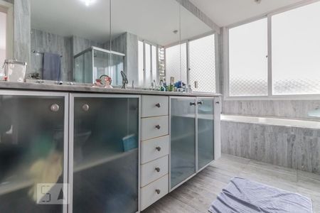Apartamento à venda com 280m², 4 quartos e 4 vagasSuíte 4