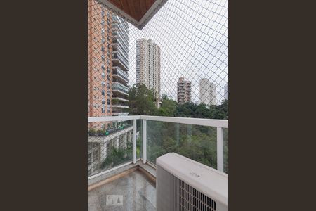 Apartamento à venda com 280m², 4 quartos e 4 vagasVaranda suíte 4