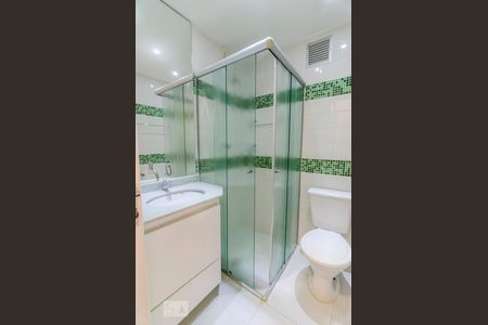 Banheiro de apartamento à venda com 2 quartos, 50m² em Vila Bertioga, São Paulo