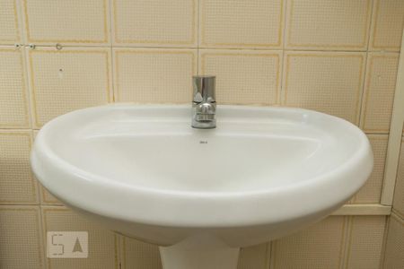 Apartamento à venda com 55m², 2 quartos e 1 vagaDetalhe do banheiro