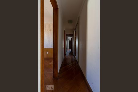 Corredor de acesso aos quartos suítes  de apartamento à venda com 3 quartos, 150m² em Mooca, São Paulo