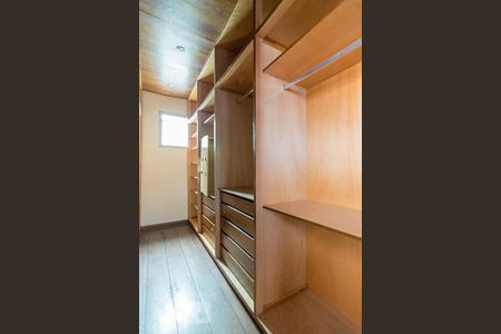 Casa para alugar com 250m², 3 quartos e 4 vagasCloset