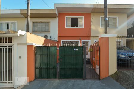 Casa para alugar com 98m², 2 quartos e 1 vaga Casa para alugar com 98m², 2 quartos e 1 vagaFachada