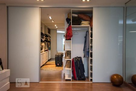 Apartamento para alugar com 170m², 2 quartos e 3 vagasCloset
