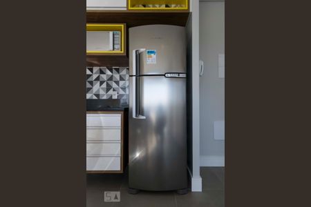 Cozinha (Geladeira) de kitnet/studio para alugar com 1 quarto, 33m² em Aclimação, São Paulo