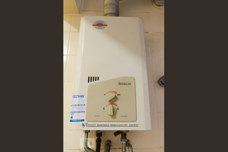 Apartamento para alugar com 120m², 3 quartos e 1 vagaDetalhe aquecedor a gás na área de serviço