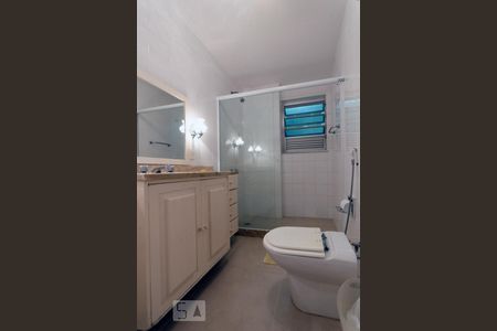 Banheiro de apartamento para alugar com 3 quartos, 120m² em Jardim Botânico, Rio de Janeiro