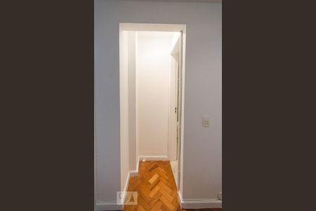 Hall de acesso ao banheiro de apartamento para alugar com 3 quartos, 120m² em Jardim Botânico, Rio de Janeiro