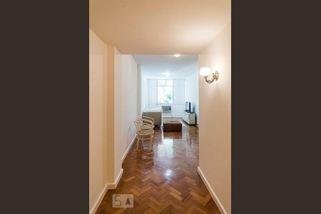 Corredor social acesso a sala de apartamento para alugar com 3 quartos, 120m² em Jardim Botânico, Rio de Janeiro