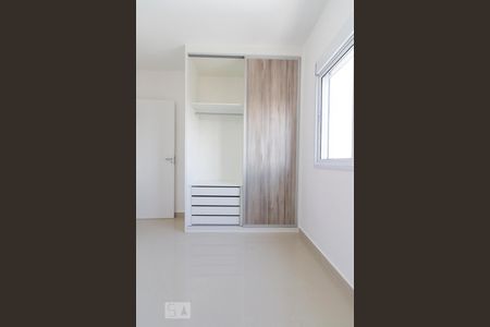 Armários quarto 1  de apartamento para alugar com 2 quartos, 50m² em Chácara Califórnia, São Paulo
