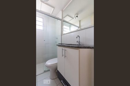 Banheiro de apartamento para alugar com 2 quartos, 43m² em Santo Amaro, São Paulo