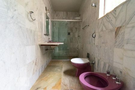 Apartamento à venda com 160m², 4 quartos e 1 vaga Apartamento à venda com 160m², 4 quartos e 1 vagaBanheiro Suite2