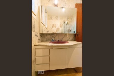 Apartamento à venda com 160m², 4 quartos e 1 vaga Apartamento à venda com 160m², 4 quartos e 1 vagaBanheiro Suite 1